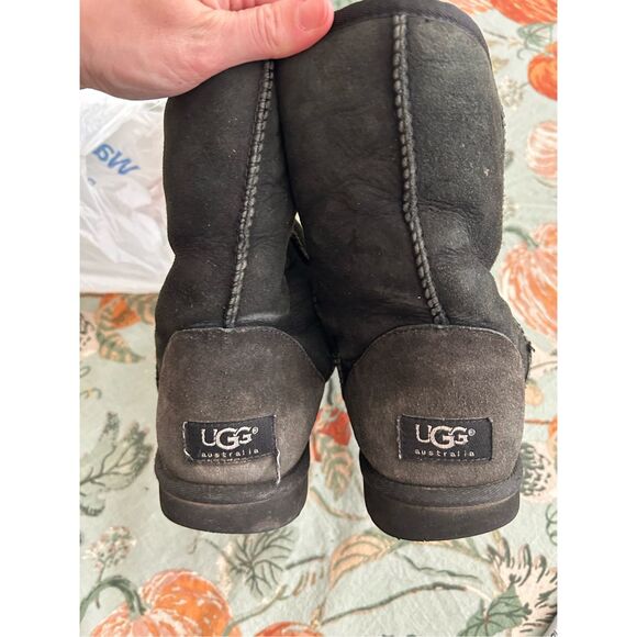 UGG Australia Classic Short Boots in Black, Winter Shearling, Size 8 - Picture 9 of 9